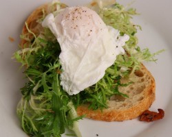 Bistro Salad Recipe – Laura Vitale – Laura in the Kitchen Episode 385