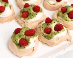 Mini Pavlova Recipe – Laura Vitale – Laura in the Kitchen Episode 778