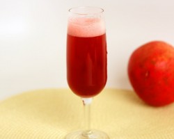 Pomegranate Bubbly New Year’s Drink! – Laura Vitale – Laura in the Kitchen Episode 518