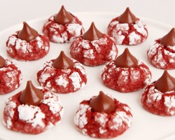 Red Velvet Crinkle Kisses Recipe – Laura in the Kitchen Episode 854