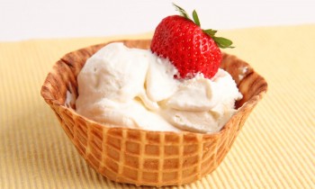 Cheesecake Ice Cream NO MACHINE Recipe – Laura Vitale – Laura in the Kitchen Episode 943