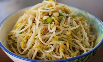 Mung bean sprout side dish (Sukjunamul-muchim: 숙주나물무침)
