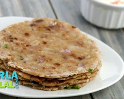 Pyaz aur Pudine Ki Roti, Onion and Mint Roti, Recipe in Hindi by Tarla Dalal