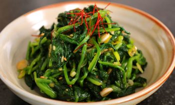 Spinach side dish (Sigeumchi-namul: 시금치나물)