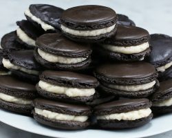 Cookies And Cream Macarons