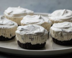 Mini Cookies ‘N’ Cream Ice Cream Pies