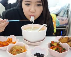 Korean Side Dishes, Fried Chicken + Noodle Soup Mukbang | Eat with Me
