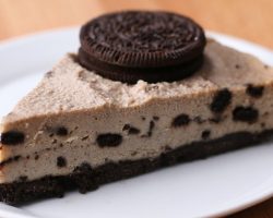 Vegan Cookies And Cream Cheesecake