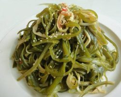 Korean-style sautéed sea plant (“miyeok julgi bokkeum”:미역줄기볶음)