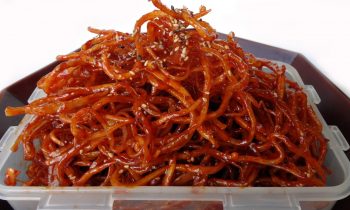 Seasoned dried shredded squid (ojingeochae muchim: 오징어채무침)