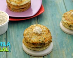 सेमोलिना पैनकेक (Semolina Pancakes) by Tarla Dalal