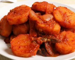 My spicy, frugal potato side dish (Maeun-gamjajorim: 매운감자조림)
