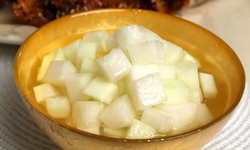 Chicken-mu (Pickled radish: 치킨무)