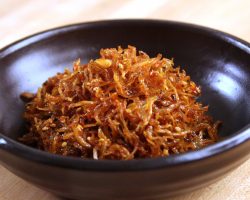 Stirfried dried anchovy side dishes (Myeolchi-bokkeum: 멸치볶음)