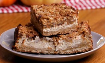 Apple Pie Spice Cheesecake Bars