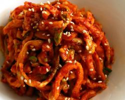 Mumallaengi-Muchim (seasoned dried radish strips: 무말랭이무침)