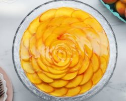 Peaches ‘n’ Cream Cheesecake • Tasty