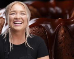 Alix’s Cheesecake-Stuffed Banana Bread Ring • Tasty