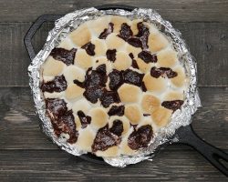 Skillet Brownie S’mores • Tasty