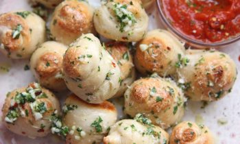 The Best Garlic Knots