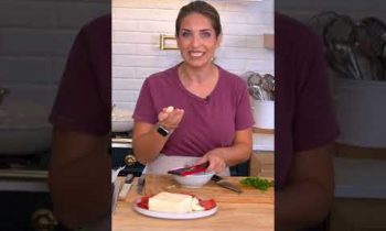 Do you grate or mince? For me it depends on the dish. #foodhacks #shorts #cooking