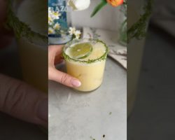 My favorite coconut pineapple marg! Recipe in comments! #recipe